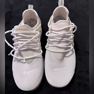 Nike Womens Air Presto White Pure Platinum - Size 7